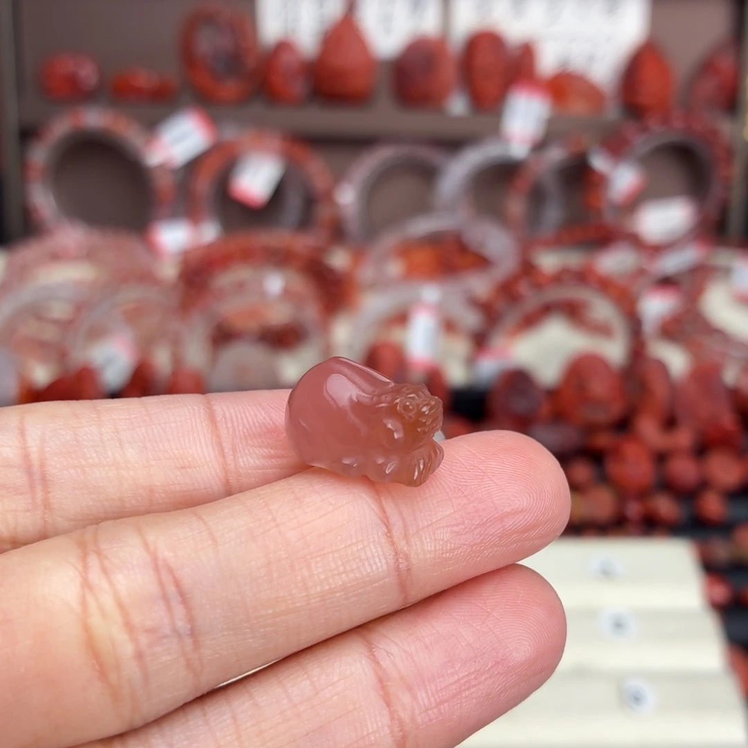 小***嘟南红玛瑙未镶嵌颈饰貔貅