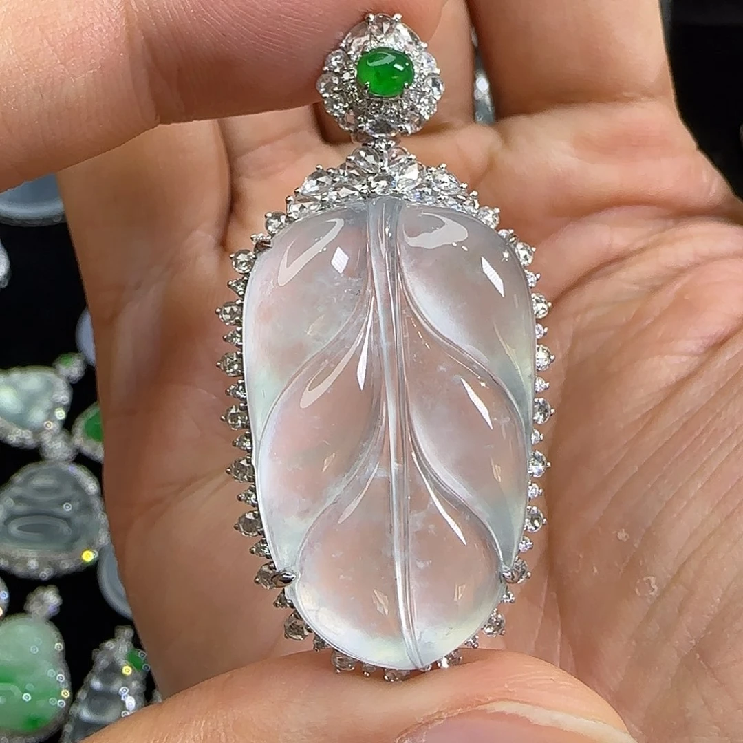 颈饰18K金镶嵌翡翠天然翡翠