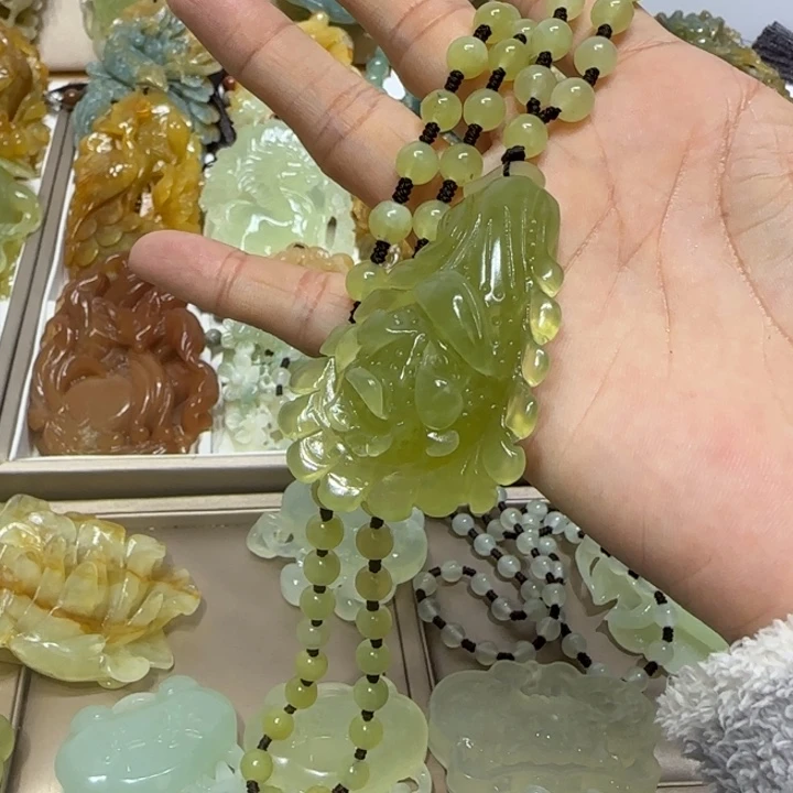 蛇纹石玉吊坠未镶嵌