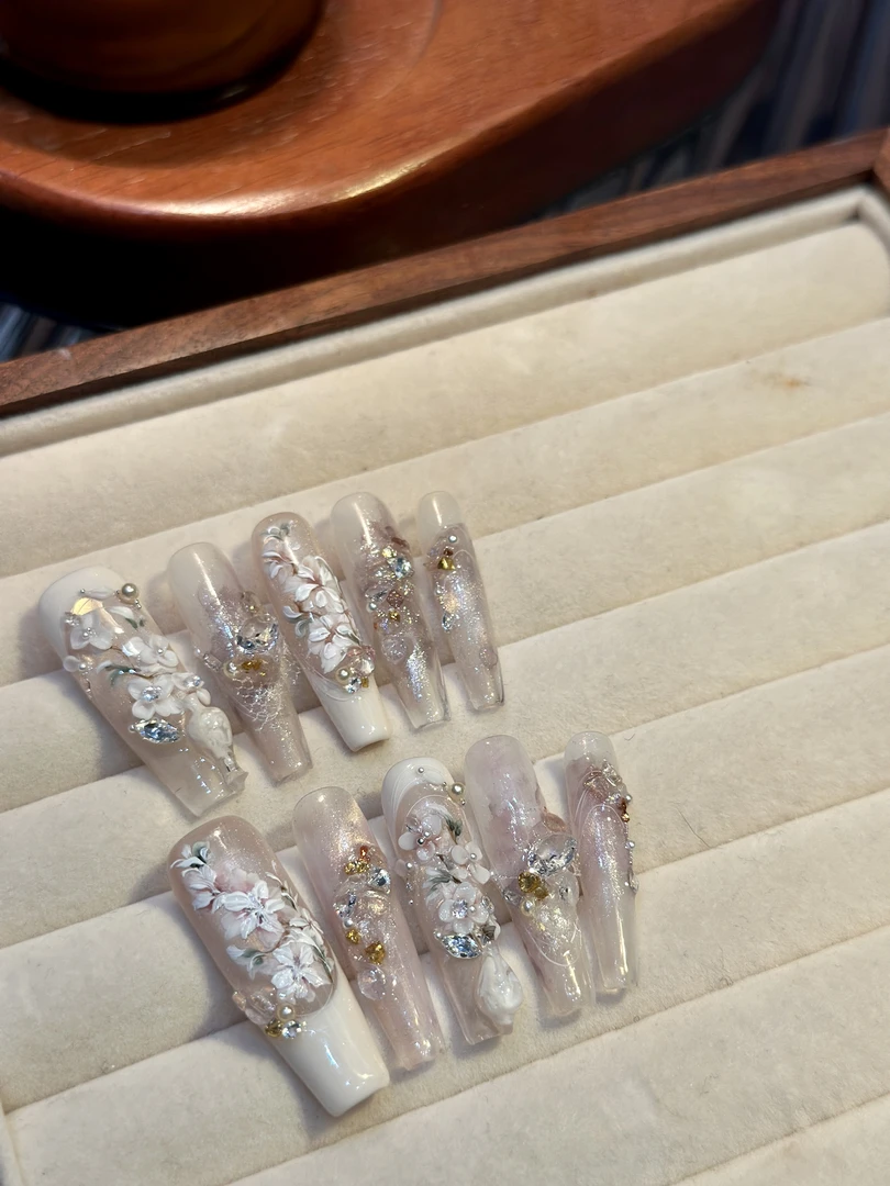 白菜家梨花白手工穿戴甲