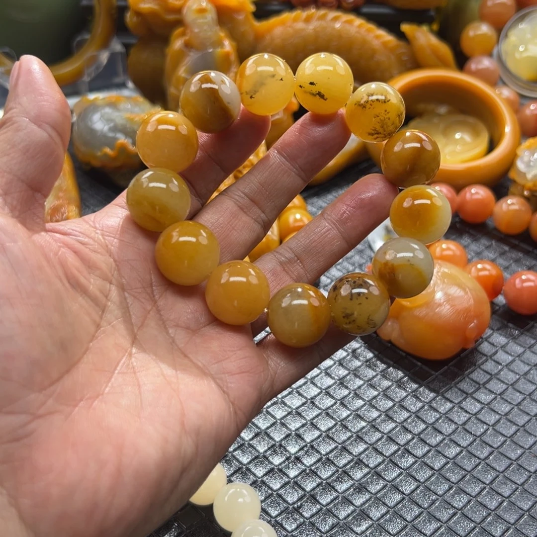 石英质玉未镶嵌颈饰