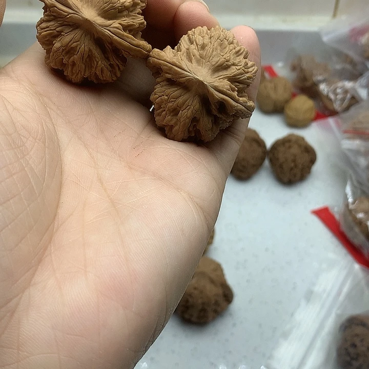文玩核桃吊坠38 麦虎