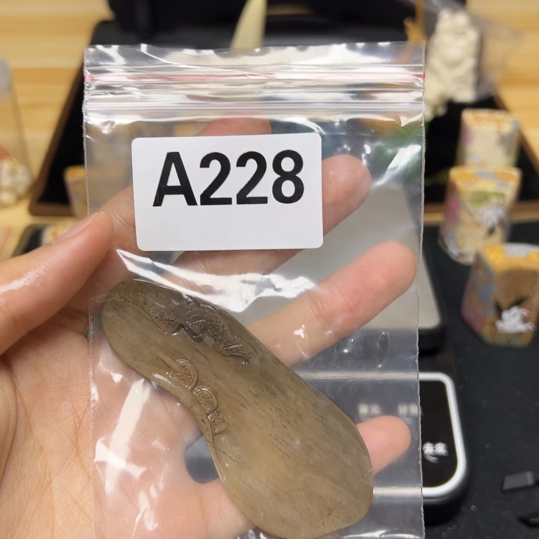 天然猛犸象牙雕刻品