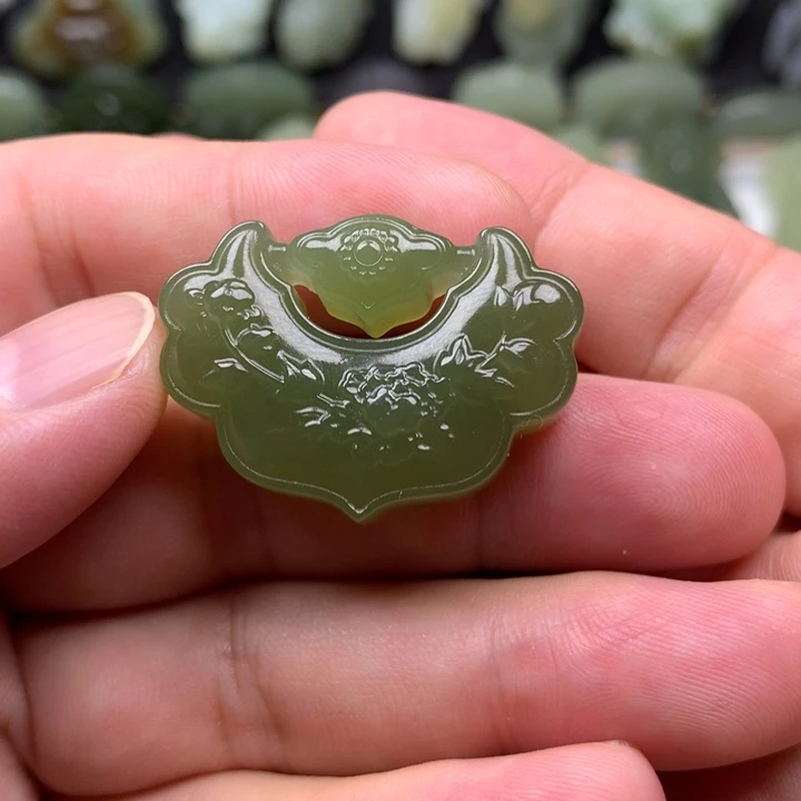 梦***呢和田玉未镶嵌颈饰
