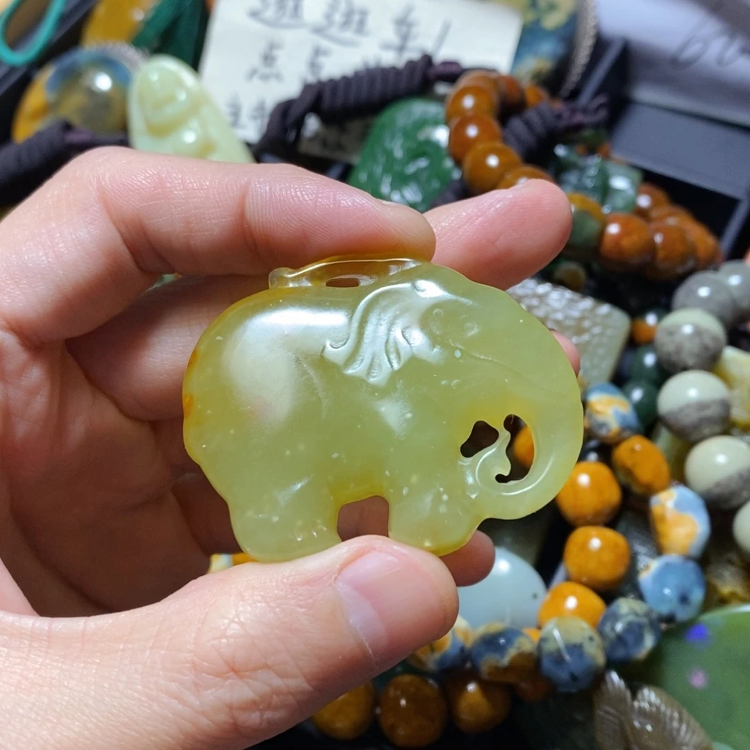 蛇纹石玉未镶嵌颈饰
