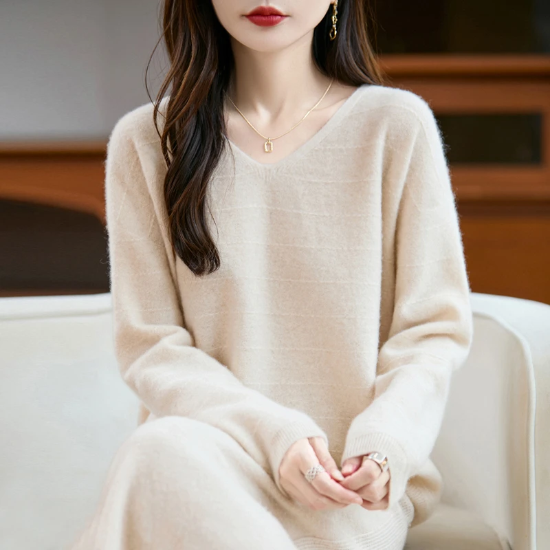 秋冬新款一线成衣V领100纯羊毛衫女套头显瘦时尚毛衣针织打底衫