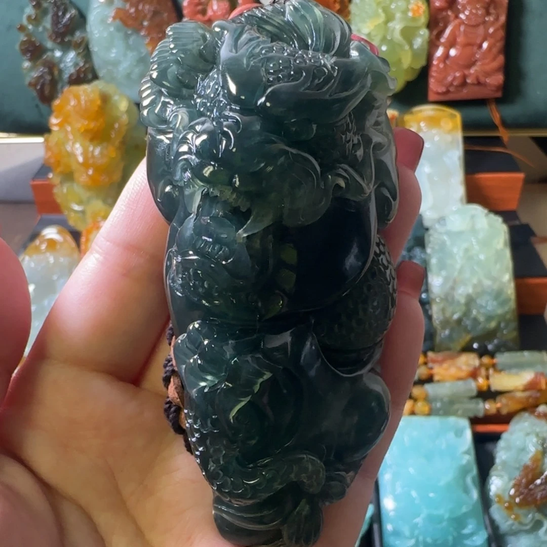 岫玉未镶嵌手把件龙