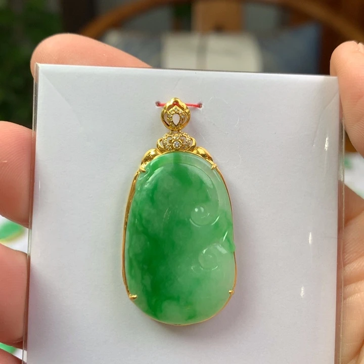 翡翠18K金镶嵌颈饰翡翠吊坠
