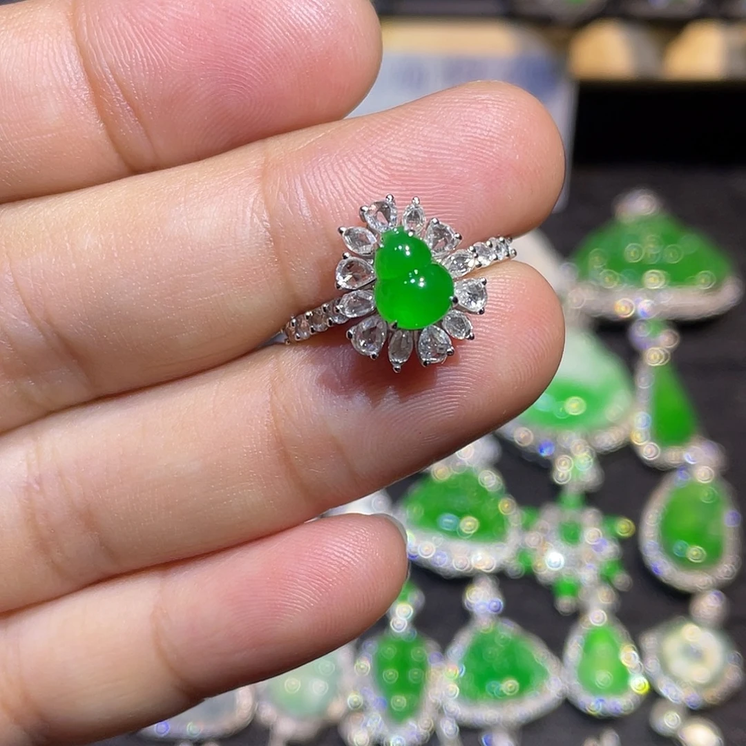 翡翠18K金镶嵌戒指