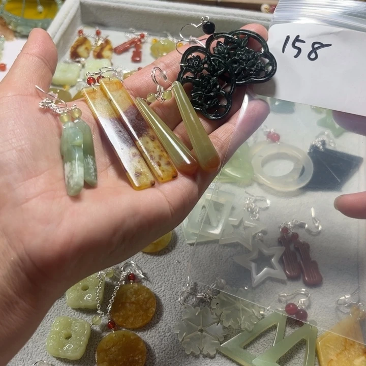 桐***桐蛇纹石玉合金耳饰