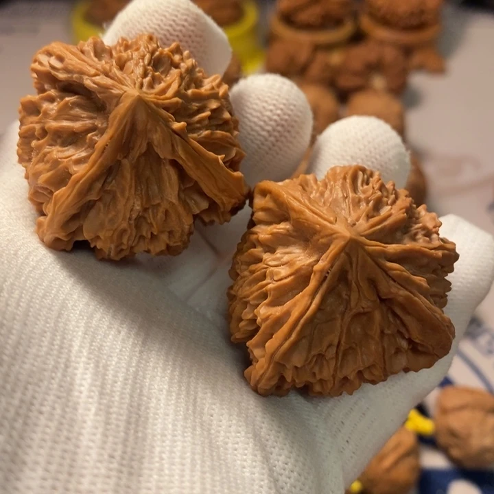 吊坠文玩核桃41.5大花三棱