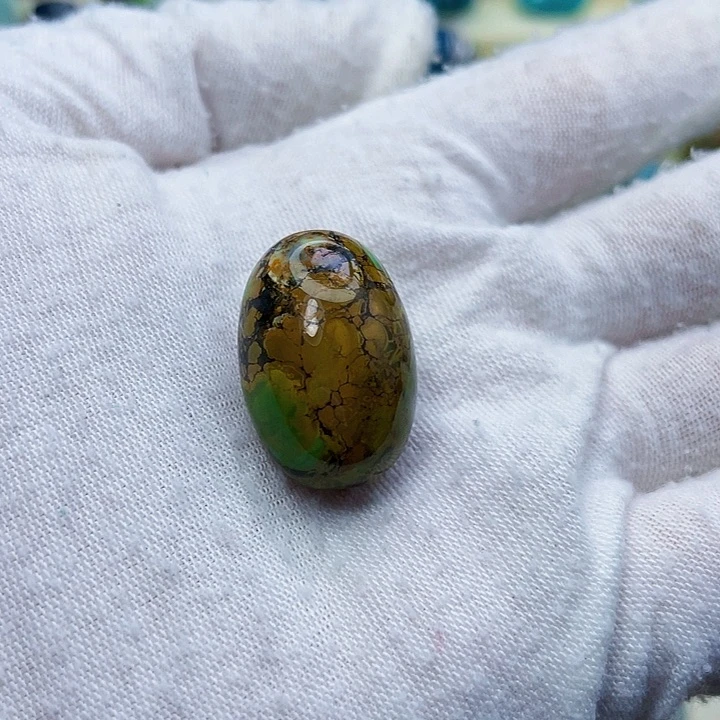 绿松石未镶嵌颈饰