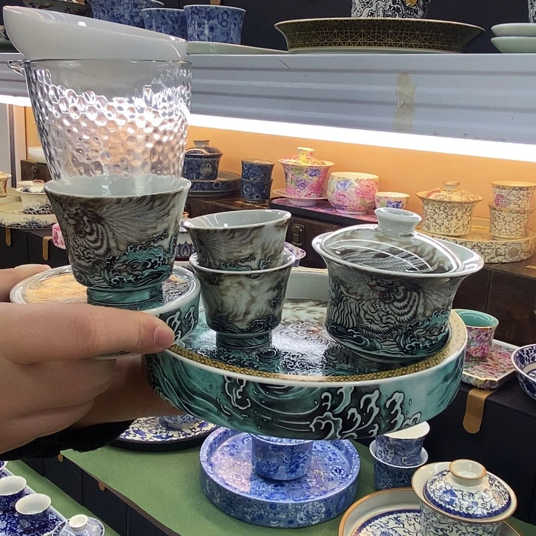 盖碗里装入少女心巧克力色