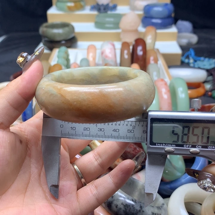 未镶嵌手镯石英质玉