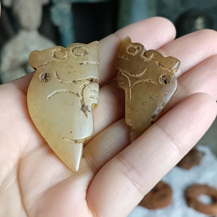 玉质温润，品相完整