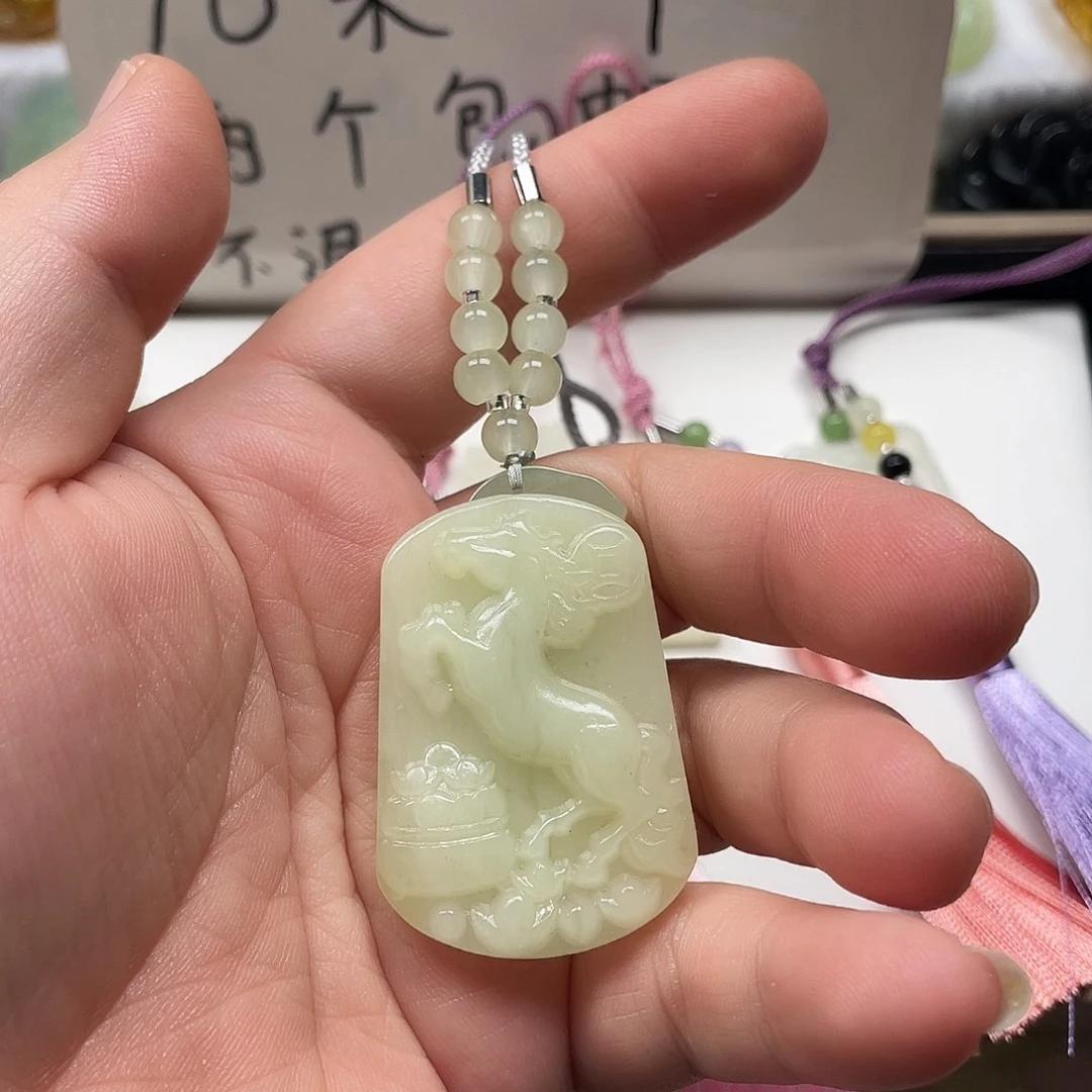 蛇纹石玉未镶嵌颈饰