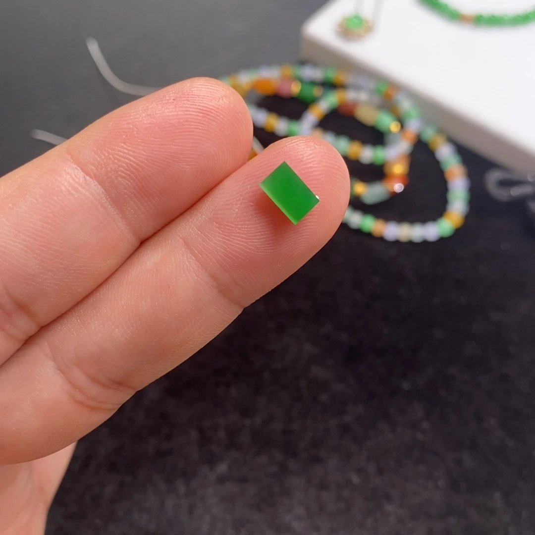 翡翠裸石冰阳绿马鞍