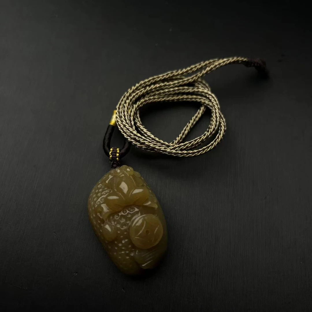 ZBG2498和田玉雕刻件吊坠-16(珠宝多样性发其一）