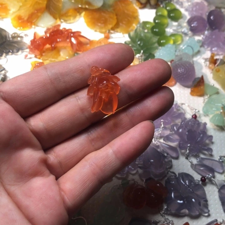 桑***间未镶嵌蛇纹石玉耳坠