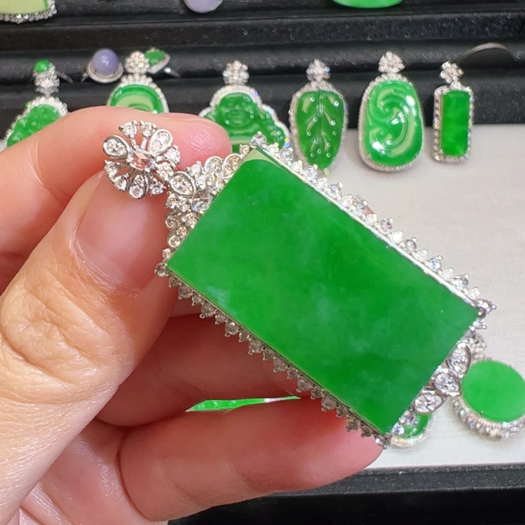 翡翠吊坠(不含链)18K金镶嵌