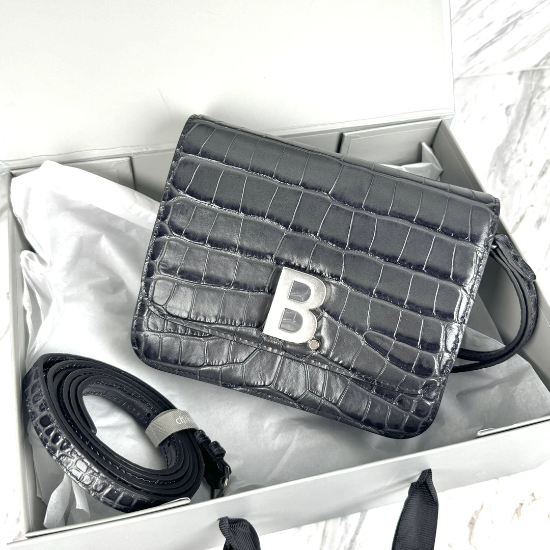 胖虎曼曼/巴黎世家/95新/公价0/箱包/两用包/31B2506210173