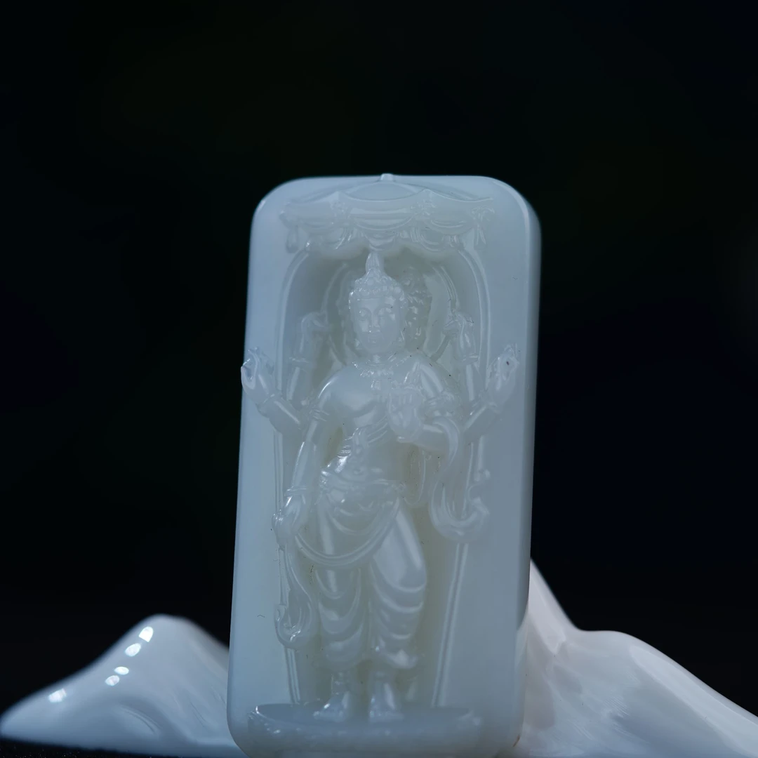 和田玉野牛沟白玉观音 82.93g L251027058 B