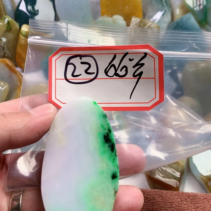 翡翠未镶嵌颈饰缅甸天然翡翠吊坠片料