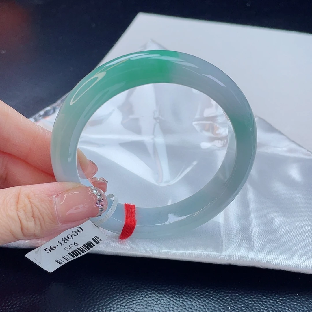 翡翠手镯未镶嵌翡翠