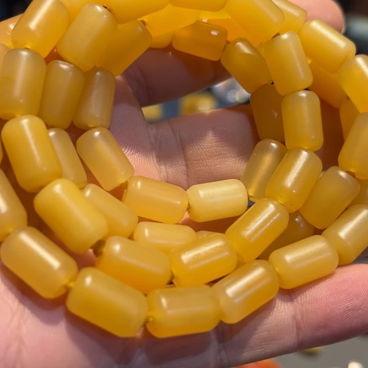 未镶嵌石英质玉（黄龙玉）颈饰