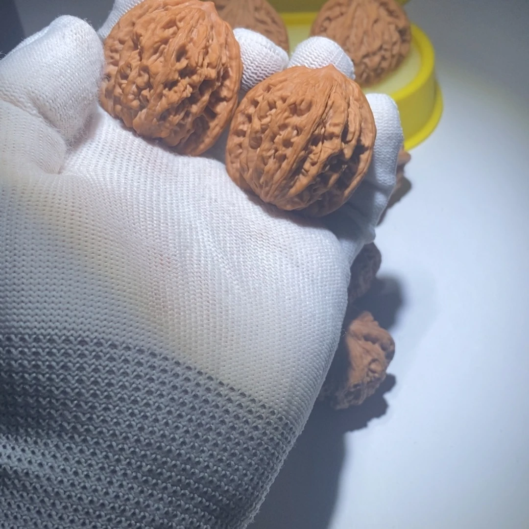 文玩核桃吊坠虎头39