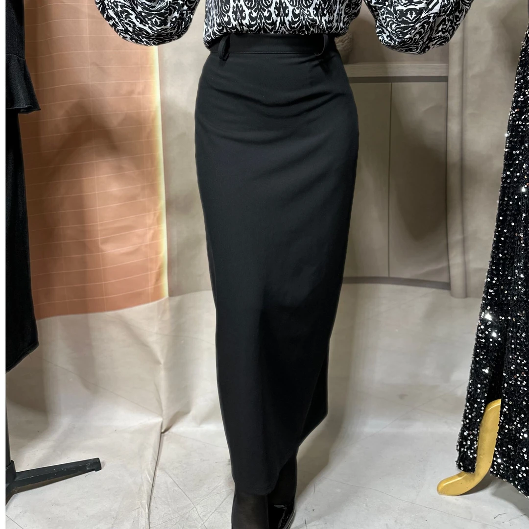 爆款直筒版型短裙百搭时尚