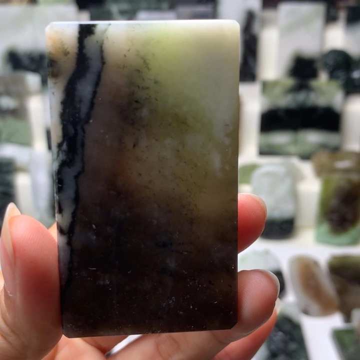 L***n独山玉未镶嵌颈饰