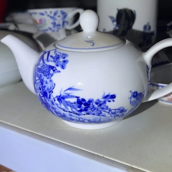 手绘微瑕茶壶一个