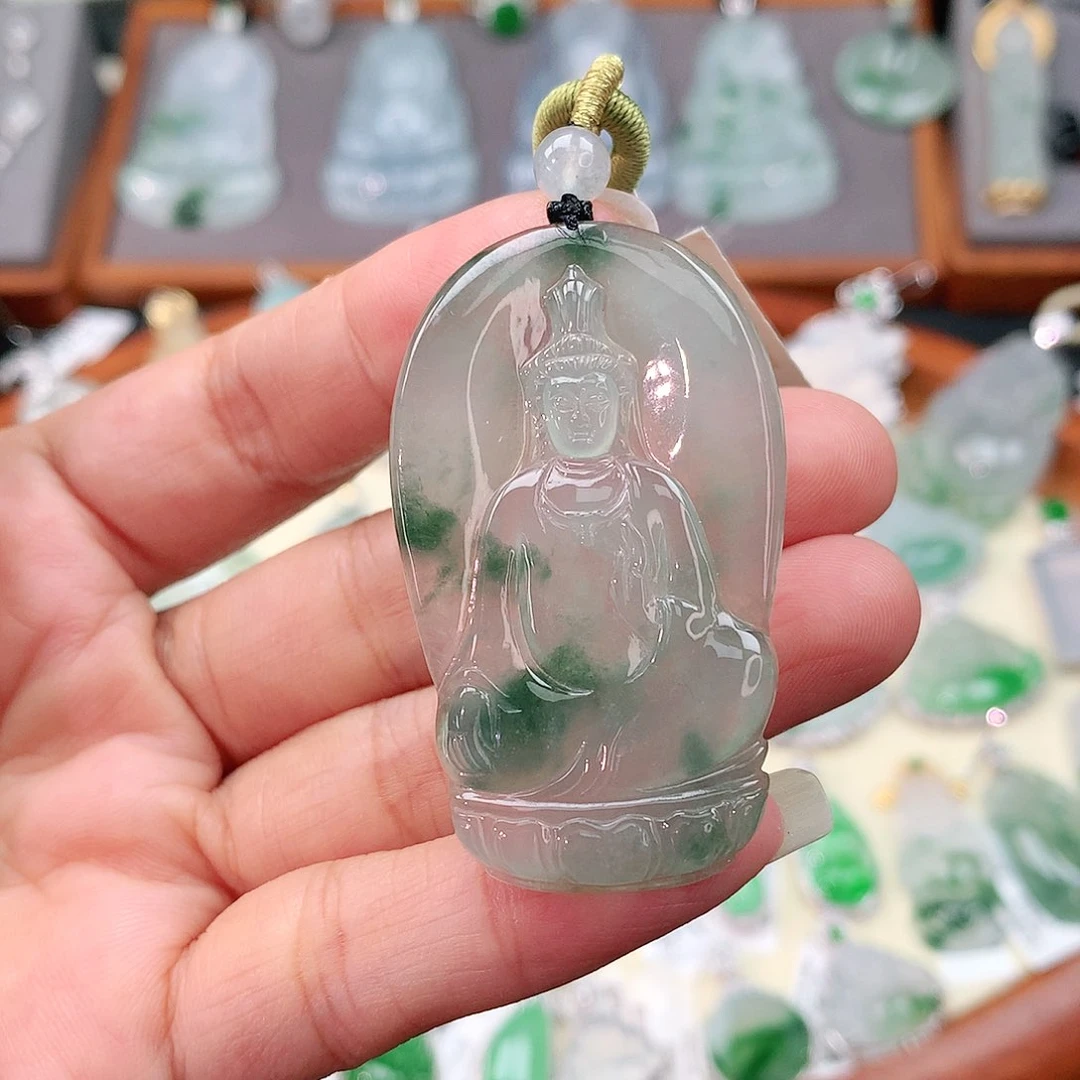 颈饰未镶嵌翡翠素衣观音牌