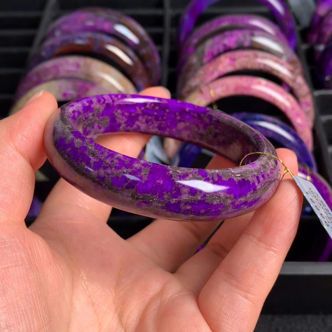 未镶嵌苏纪石（舒俱来）丝绒手镯