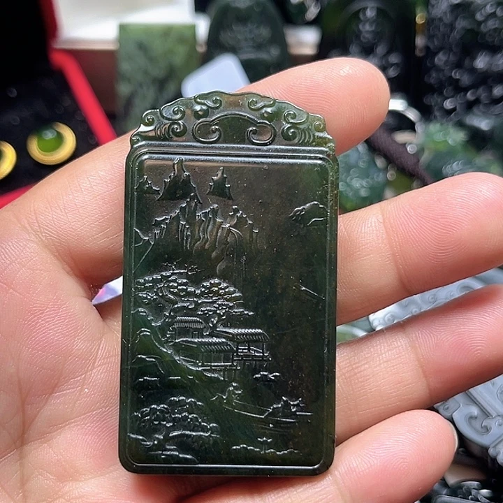 牛***9蛇纹石玉未镶嵌颈饰