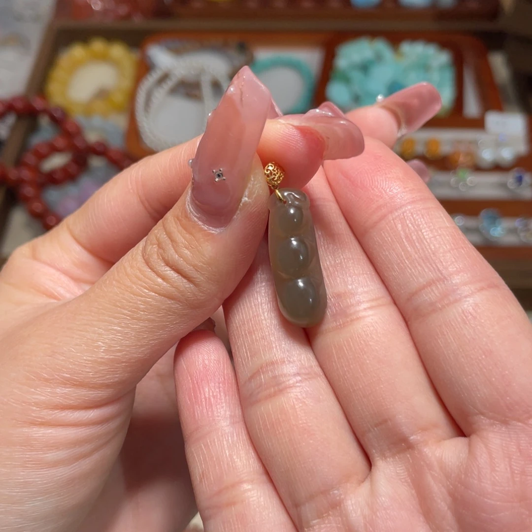 和田玉（糖玉）吊坠(不含链)18K金镶嵌