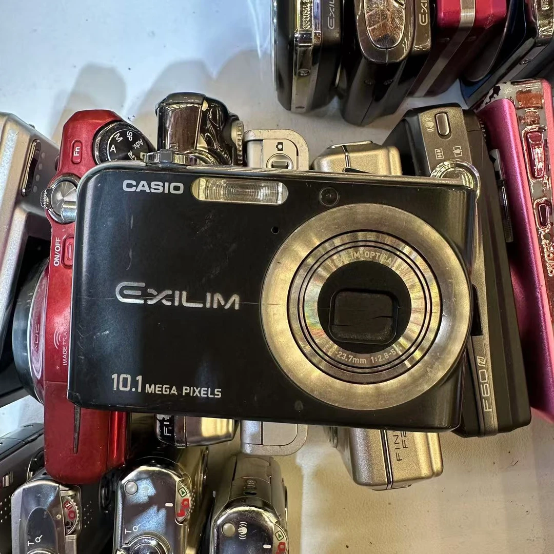 9新 Casio/卡西欧 卡西欧Z1000数码相机1010W像素3倍变焦配件齐全