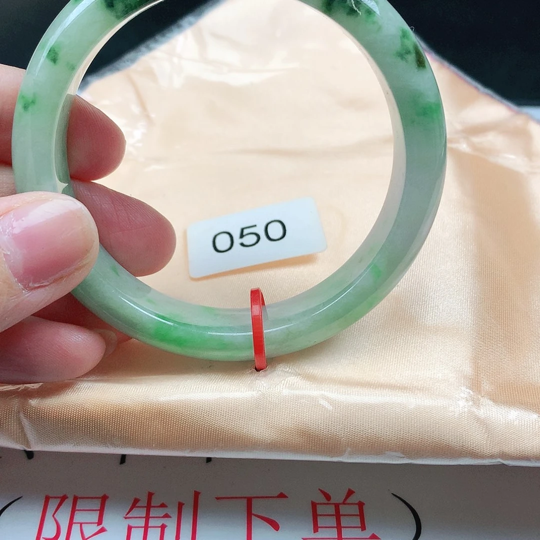 翡翠手镯未镶嵌050正