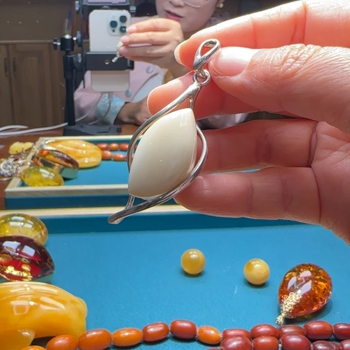 琥珀未镶嵌颈饰波兰设计款琥珀蜜蜡