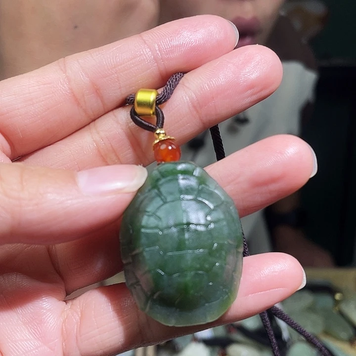 和田玉未镶嵌颈饰多样性