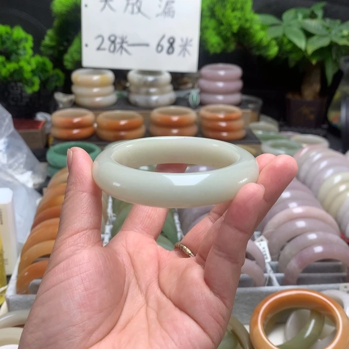 石英质玉（佘太翠）未镶嵌手镯58.8
