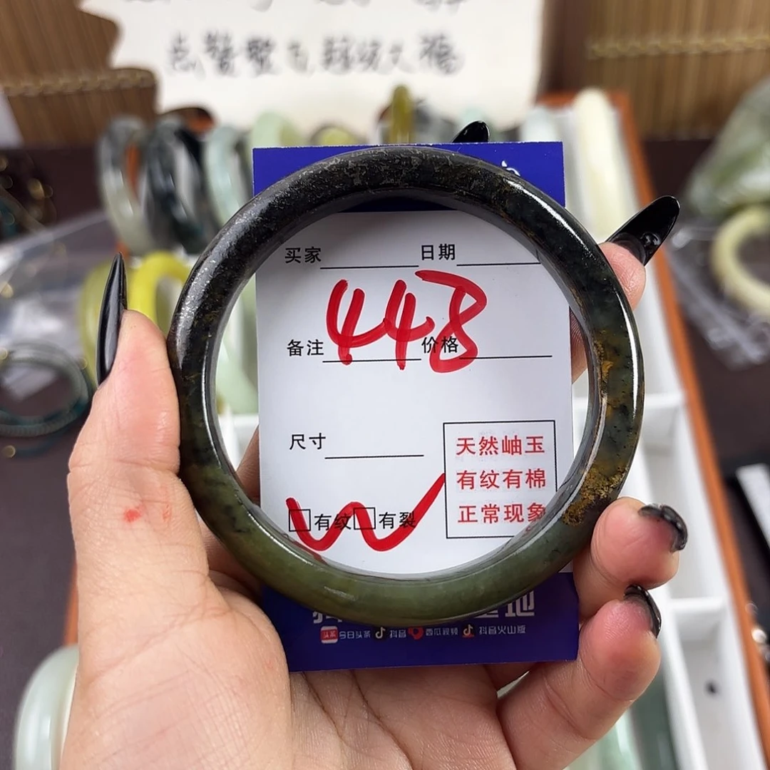 蛇纹石玉手镯未镶嵌什*月