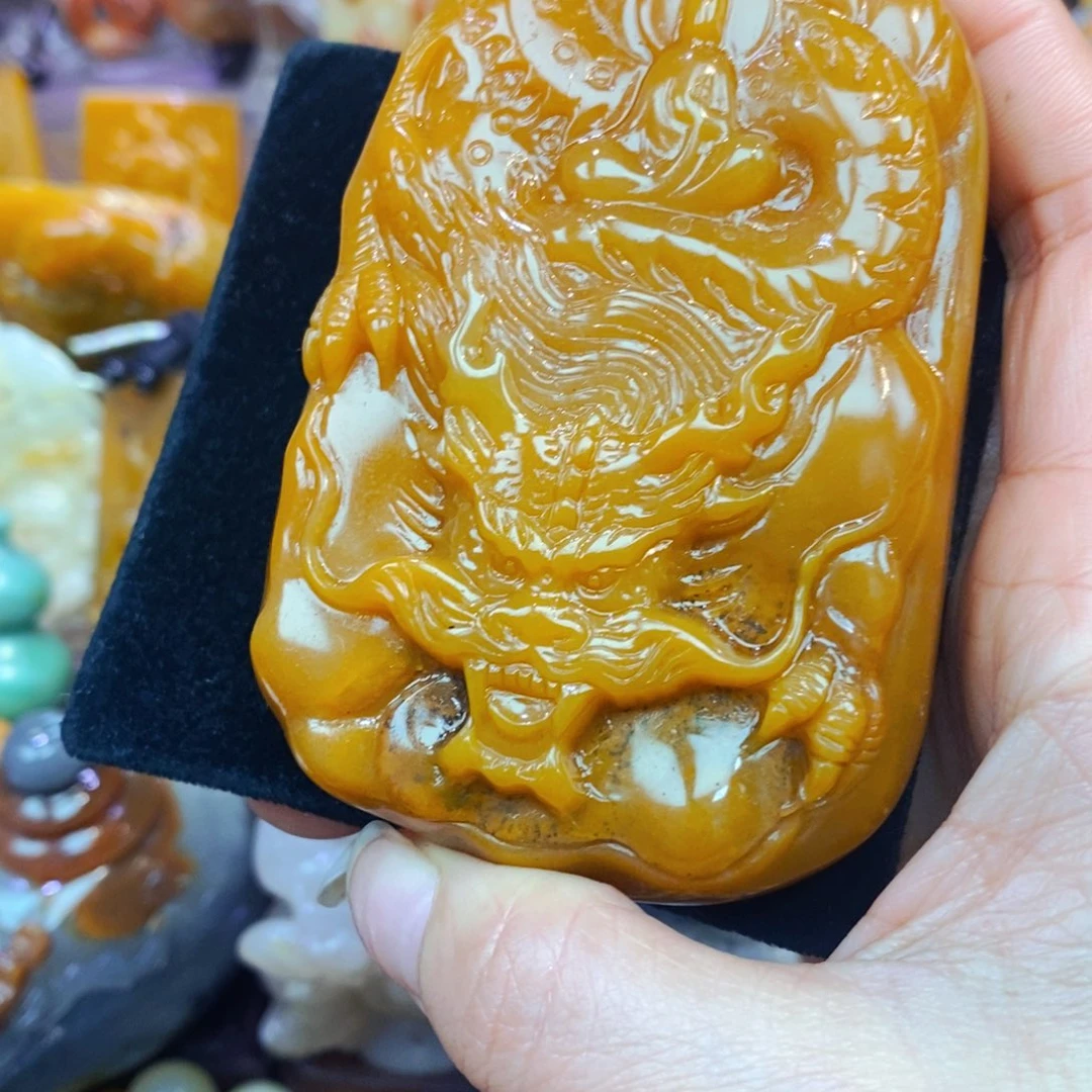 未镶嵌石英质玉（黄龙玉）颈饰