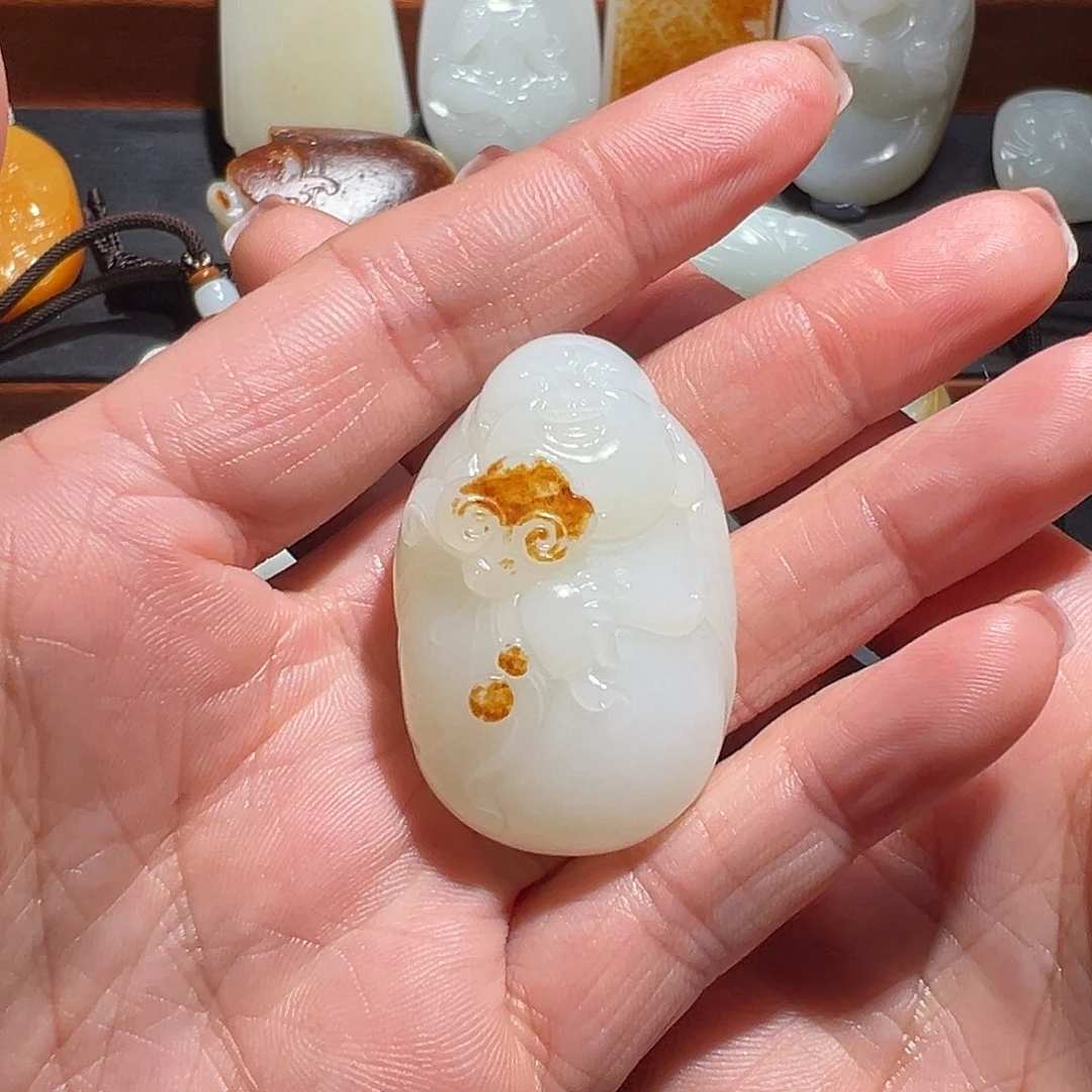 B***y和田玉未镶嵌颈饰