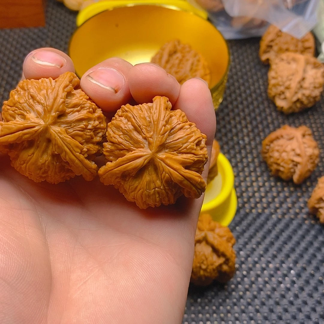 闫***亮文玩核桃吊坠文玩核桃盒三棱炸炸炸炸炸