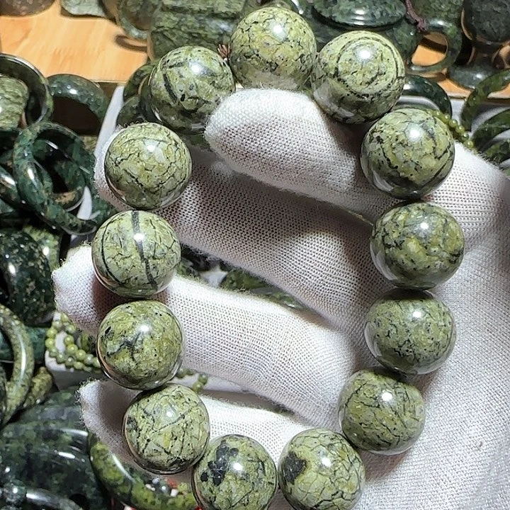 蛇纹石玉手串1.8cm未镶嵌