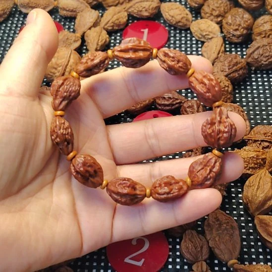 L***。文玩核桃吊坠钱袋异形