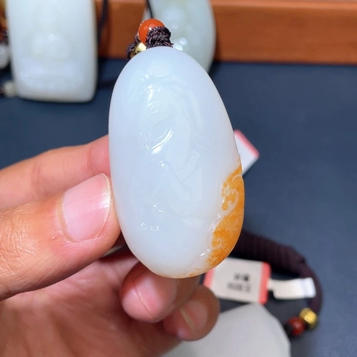 祥***驼颈饰未镶嵌和田玉