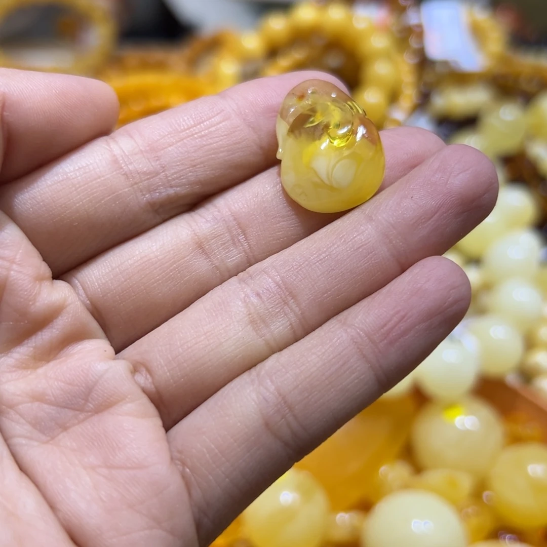 琥珀珠宝奇石未镶嵌